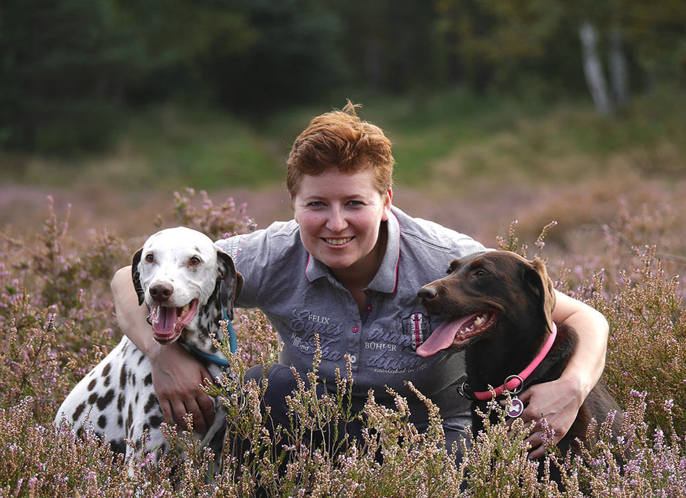 Janina Müller mit Oskar und Elsa in der Heide